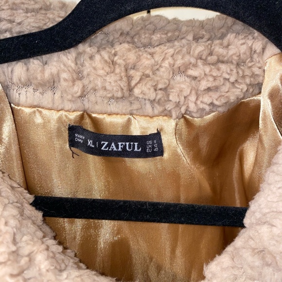 Fuzzy ZAFUL Throw Over⨠- Picture 3 of 4